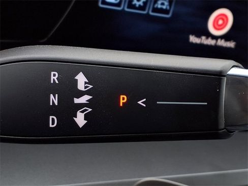 Used 2024 Chevrolet Traverse LT image 18