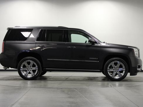Used 2018 GMC Yukon Denali w/ Denali Ultimate Package AWD/4WD image 3