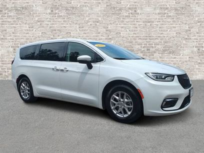Used 2023 Chrysler Pacifica Touring-L
