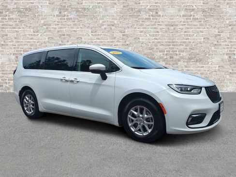 Used 2023 Chrysler Pacifica Touring-L FWD image 1