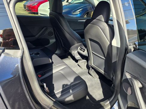Used 2024 Tesla Model Y Long Range image 14