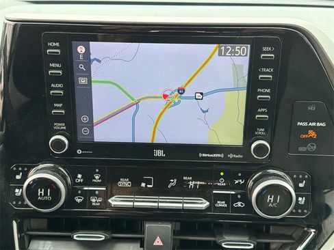 Used 2021 Toyota Highlander Limited image 29