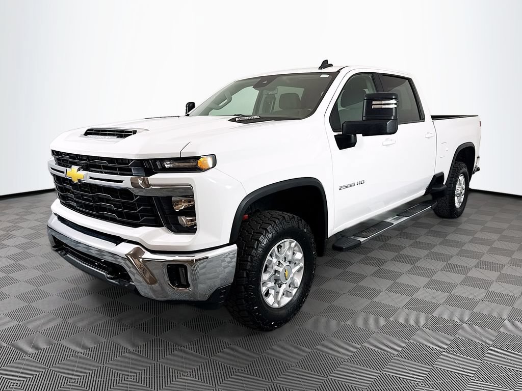 Used 2025 Chevrolet Silverado 2500 LT AWD/4WD image 3