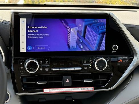 New 2026 Toyota Highlander Platinum image 13