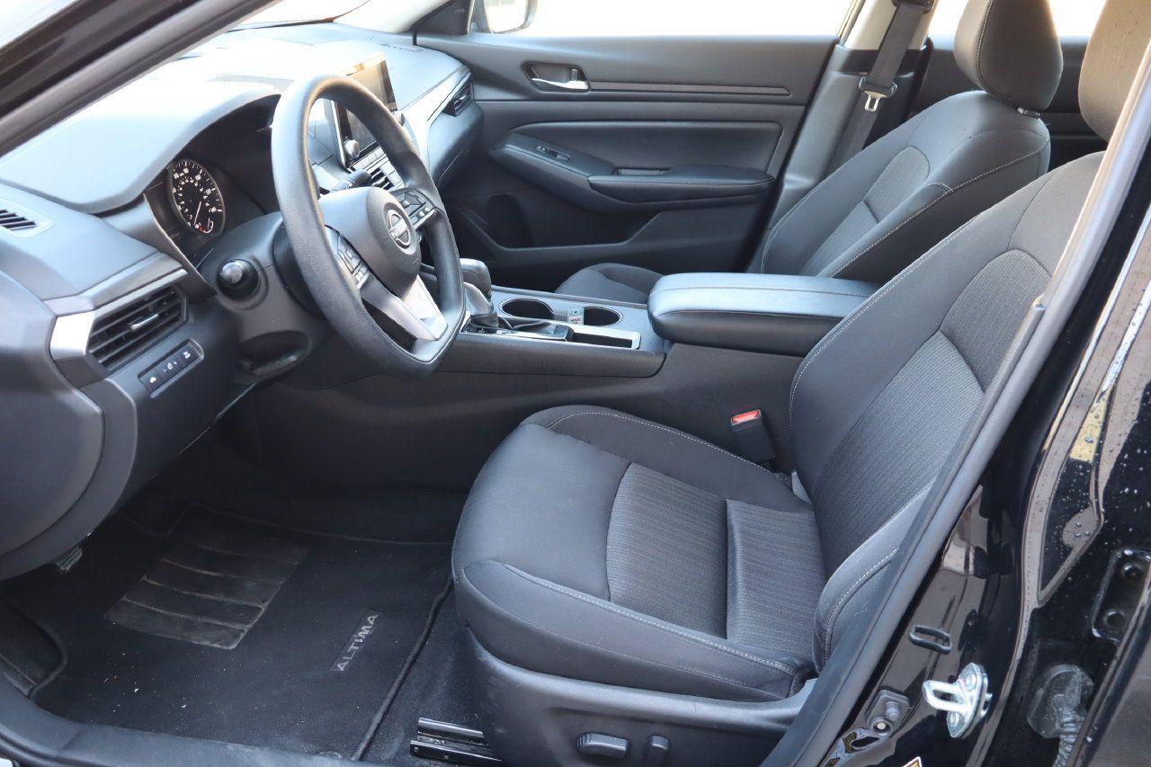 Used 2025 Nissan Altima 2.5 SV FWD image 15