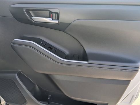 Used 2025 Toyota Highlander XSE image 38