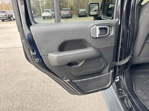 Used 2023 Jeep Wrangler Sahara w/ Cold Weather Group image 14