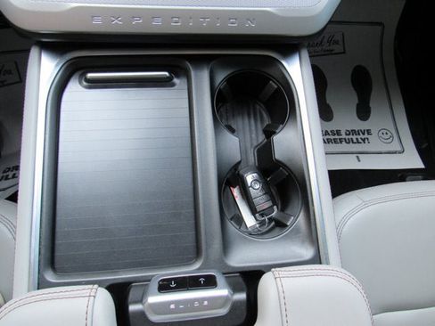 Used 2025 Ford Expedition Active AWD/4WD image 23