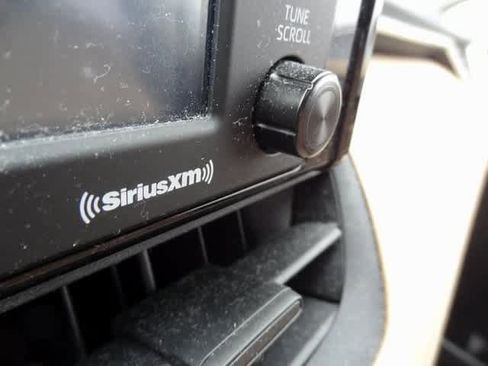 Used 2020 Toyota RAV4 XLE image 18