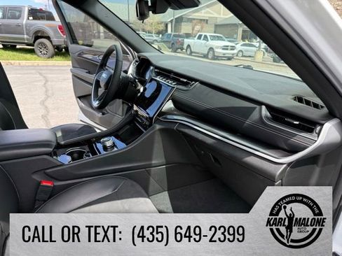 Used 2023 Jeep Grand Cherokee L Laredo AWD/4WD image 38