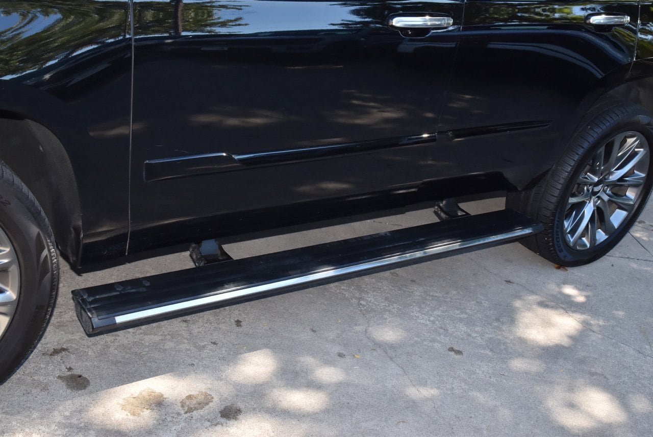 Used 2019 Cadillac Escalade Premium Luxury w/ Escalade Sport Edition AWD/4WD image 39