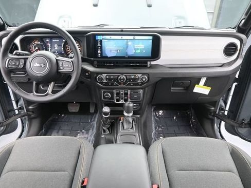 Used 2025 Jeep Wrangler Unlimited Sport AWD/4WD image 11
