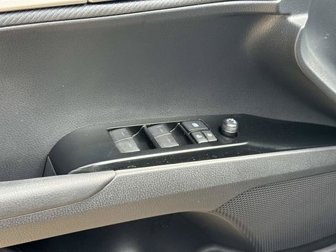Used 2025 Toyota Camry SE FWD image 11