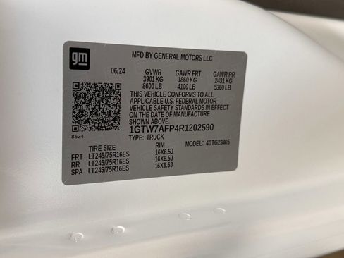 Used 2024 GMC Savana 2500 w/ Driver Convenience Package image 51