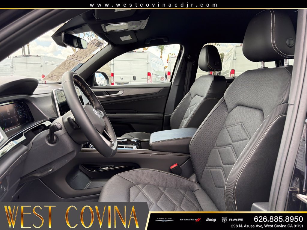 Used 2025 Volkswagen Atlas Cross Sport SE AWD/4WD image 9