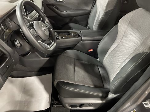 Used 2023 Nissan Rogue SV image 9