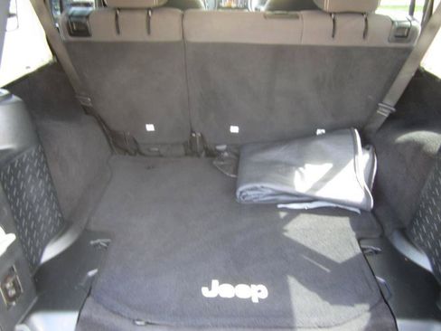 Used 2017 Jeep Wrangler Unlimited Sahara w/ Connectivity Group AWD/4WD image 32
