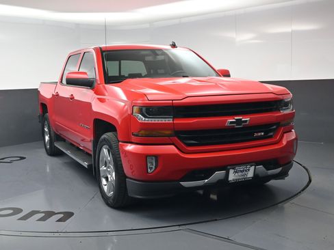 Used 2018 Chevrolet Silverado 1500 LT w/ All Star Edition image 3
