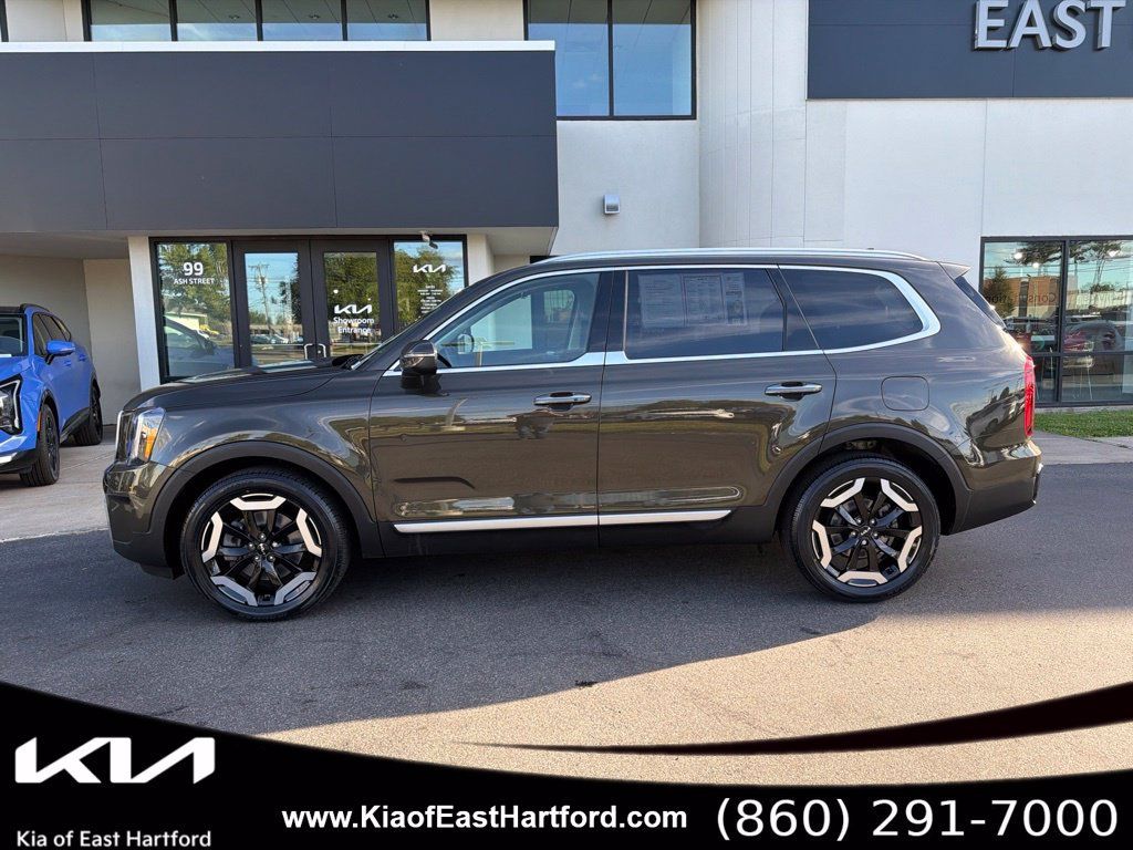 Certified 2024 Kia Telluride S w/ S Sunroof Package AWD/4WD image 2