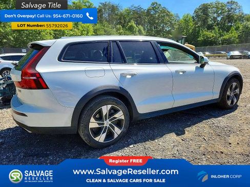 Used 2020 Volvo V60 T5 Cross Country AWD/4WD image 4