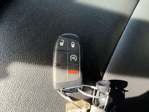 Used 2025 Jeep Compass Limited image 25