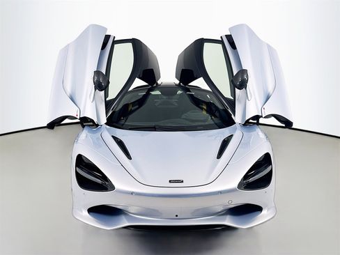 Used 2024 McLaren 750S image 2