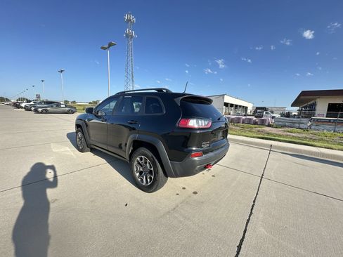 Used 2020 Jeep Cherokee Trailhawk w/ Cold Weather Group AWD/4WD image 17