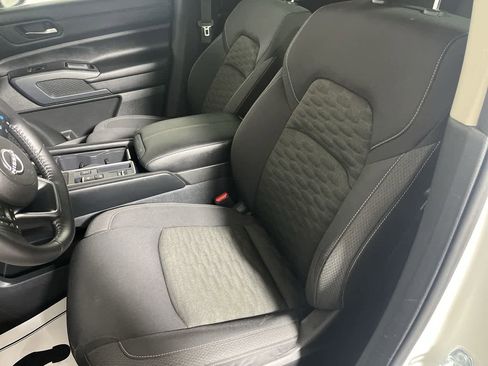 Used 2025 Nissan Pathfinder SV image 14