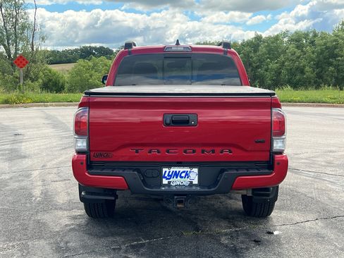 Used 2021 Toyota Tacoma TRD Sport w/ TRD Premium Sport Package AWD/4WD image 3