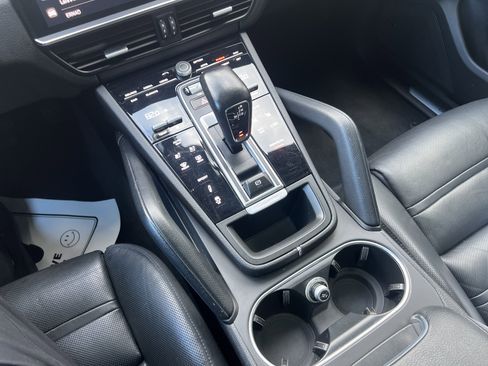 Used 2023 Porsche Cayenne image 22
