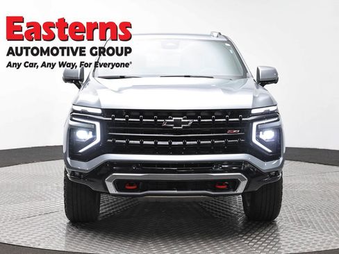 Used 2025 Chevrolet Suburban Z71 image 2