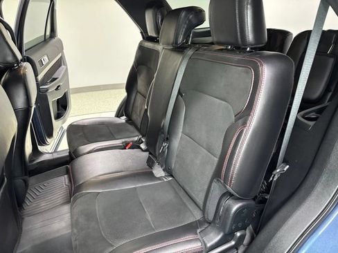 Used 2019 Ford Explorer XLT w/ Equipment Group 202A AWD/4WD image 27