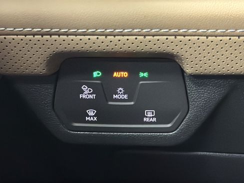 Used 2024 Volkswagen Atlas Cross Sport SE AWD/4WD image 29
