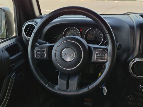 Used 2016 Jeep Wrangler Unlimited Sahara w/ Connectivity Group image 33