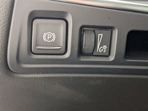 Used 2025 Cadillac XT5 Premium Luxury image 16