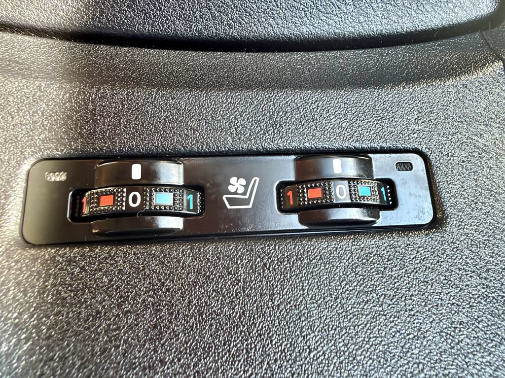 Used 2010 Lexus ES 350 w/ Preferred Accessory Package FWD image 16