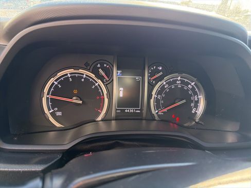 Used 2021 Toyota 4Runner Venture w/ Moonroof Package image 19