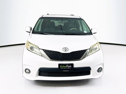 Used 2013 Toyota Sienna SE FWD image 2