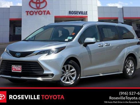Certified 2025 Toyota Sienna XLE FWD image 1