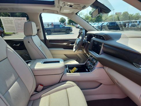 Certified 2022 GMC Yukon XL Denali AWD/4WD image 8