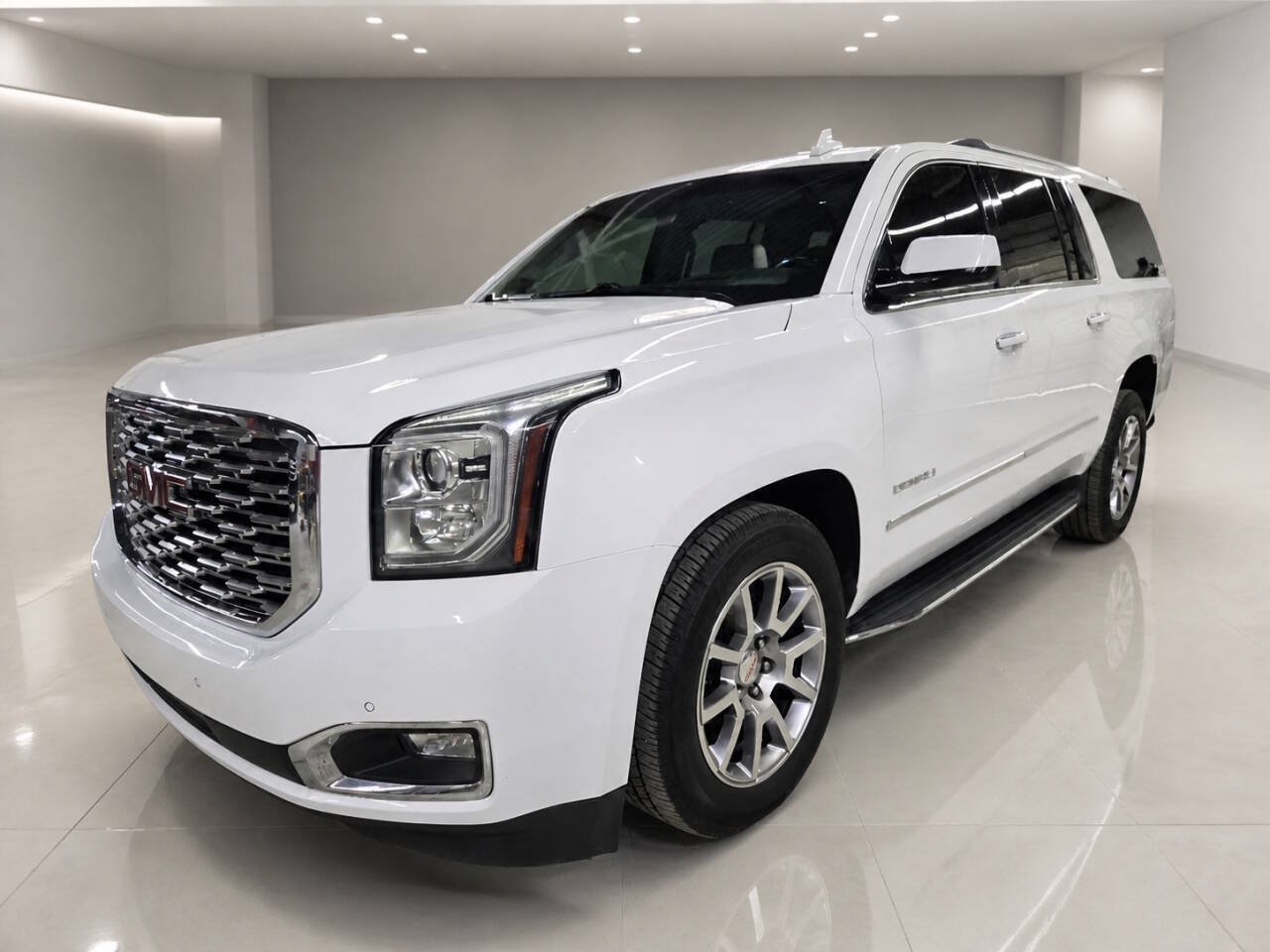 Used 2020 GMC Yukon XL Denali RWD image 1