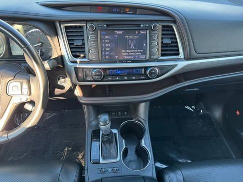 Used 2019 Toyota Highlander Limited image 2