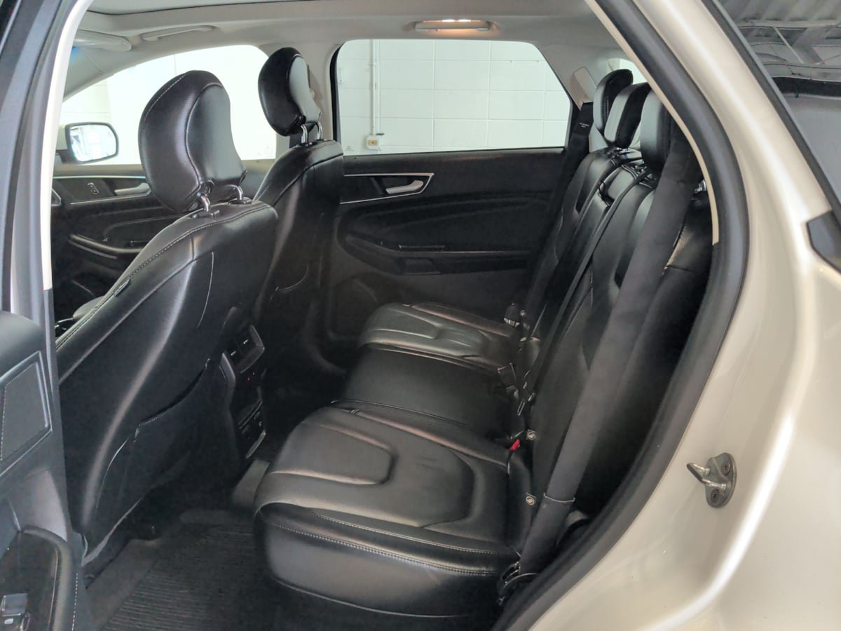 Used 2017 Ford Edge Titanium w/ Equipment Group 302A AWD/4WD image 10