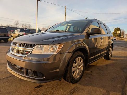 Used 2019 Dodge Journey SE image 2