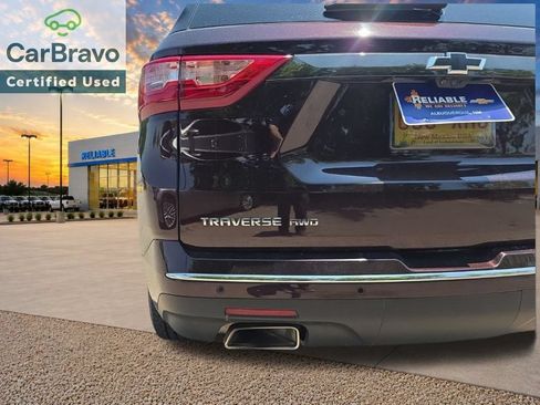 Used 2020 Chevrolet Traverse Premier w/ LPO, Blackout Package AWD/4WD image 5
