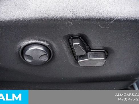 Used 2025 Chrysler Pacifica Limited FWD image 56