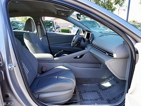 Used 2025 Hyundai Elantra Sport FWD image 11