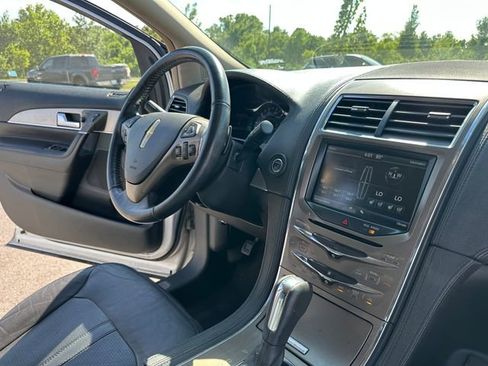Used 2013 Lincoln MKX FWD image 29