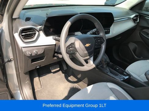 Used 2025 Chevrolet TrailBlazer LT AWD/4WD image 2