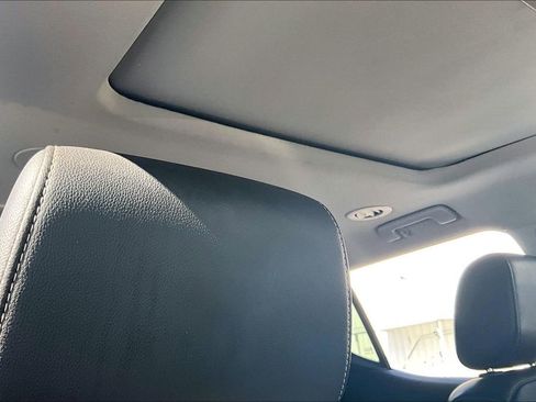 Used 2022 GMC Acadia SLT w/ Technology Package image 27